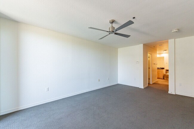 Building Photo - 16 W Encanto Blvd