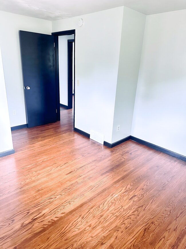 Building Photo - 115 Burben Way