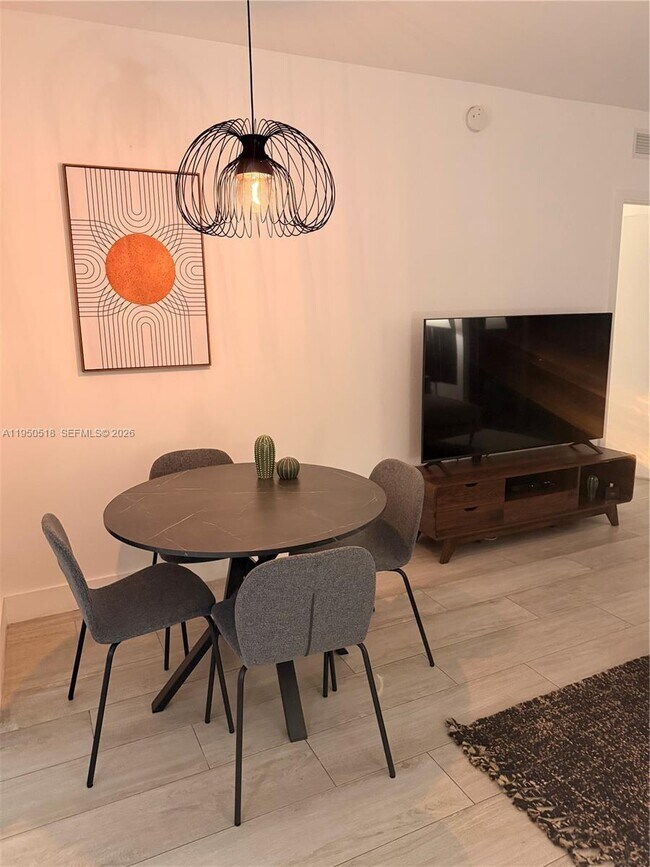 Building Photo - 121 NE 34th St