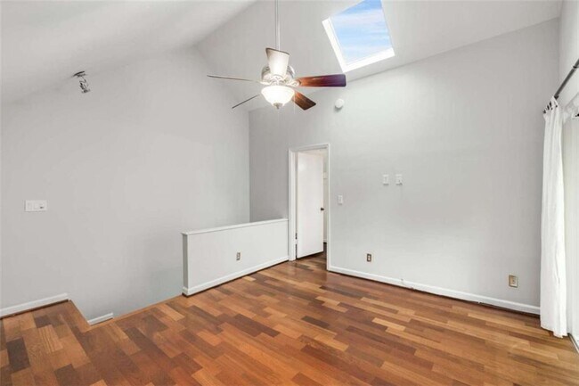 Building Photo - 654 Cleburne Terrace NE
