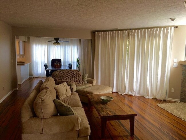 Building Photo - 28 Forest Cove Dr