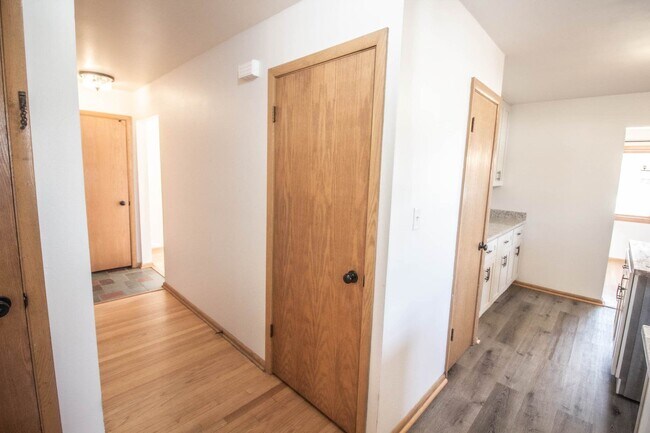 Building Photo - 706 North St