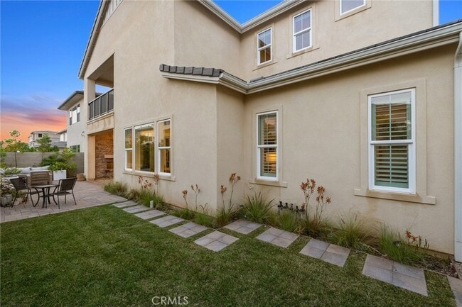 Building Photo - 70 Ray