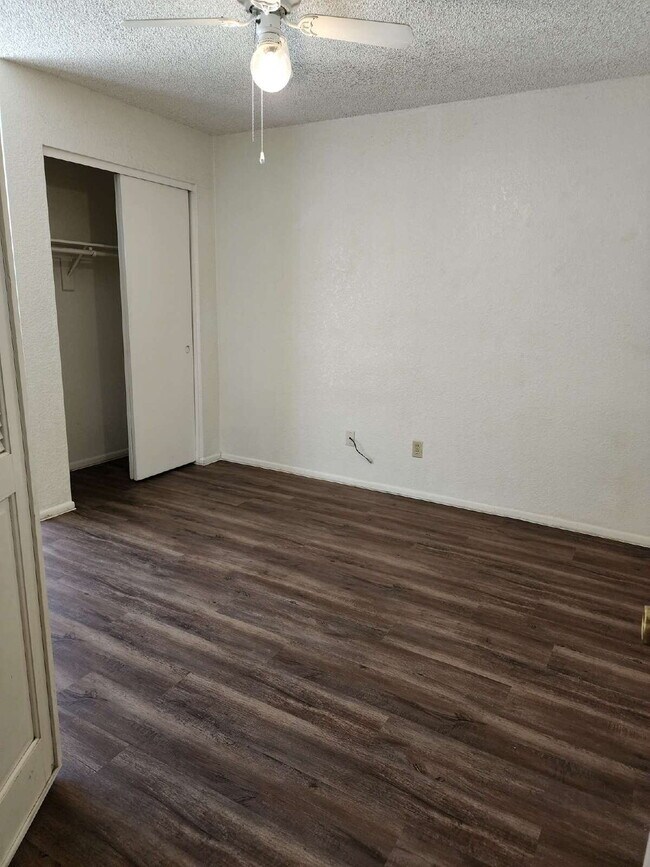 Building Photo - 3 Bedroom 2 Bathroom! $1,895