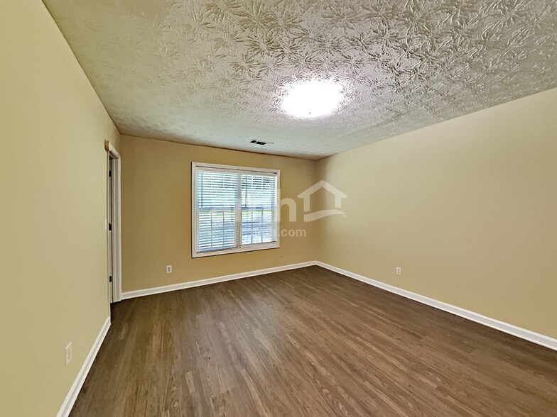 Building Photo - 1305 Carlysle Park Dr