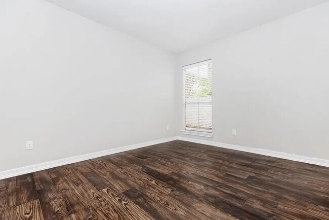 Building Photo - 4400 Memorial Dr