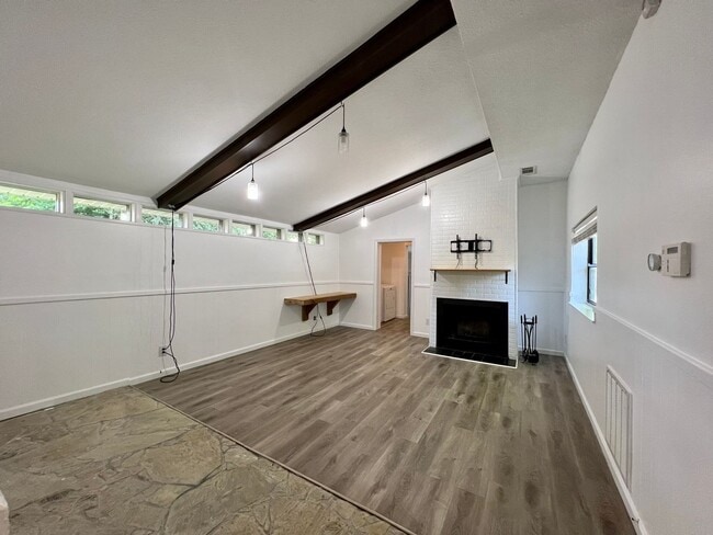 Building Photo - ADORABLE CONTEMPORARY 2 BEDROOM IN THE HEART OF WEST HILLS!!!