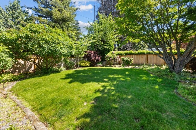 Building Photo - Beautiful 4 Bedroom Home in Richmond