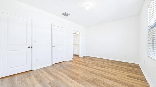 Building Photo - 710 Barclay Wood Dr