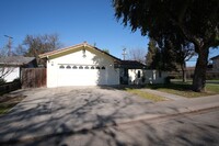 Building Photo - Charming 3-Bedroom Home with Pool in Modesto