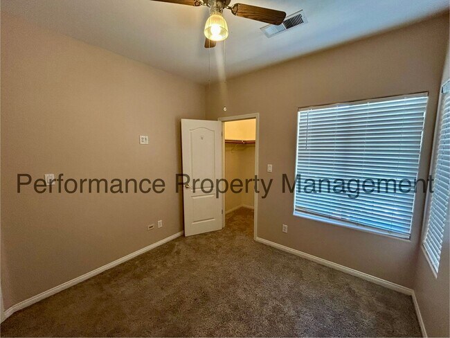 Building Photo - Charming 4 Bed/2 Bath NW Bakersfield Home ...