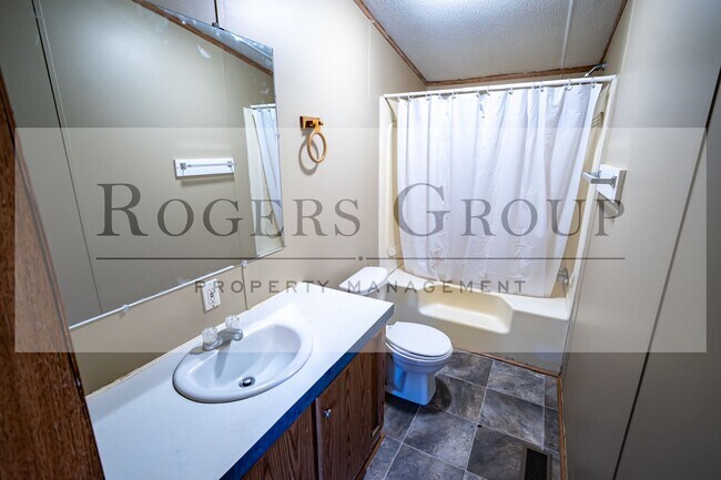 Building Photo - 156 Brunswick Ln