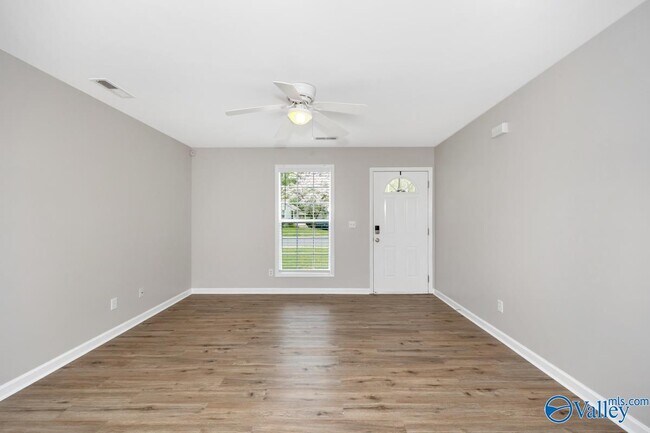 Building Photo - 800 Linwood Dr NW