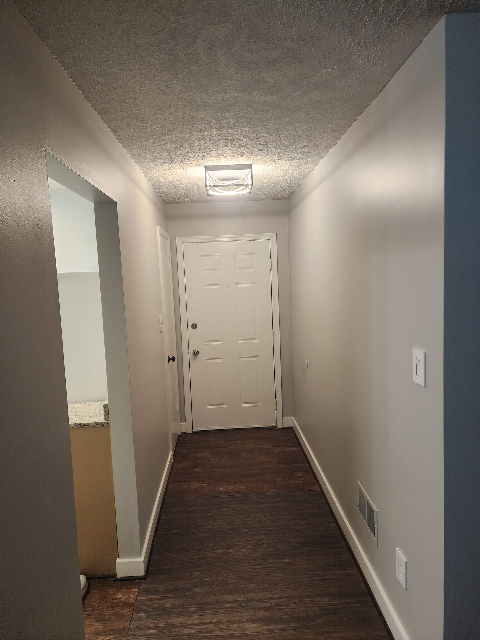 Building Photo - 10129 Oakton Terrace Rd