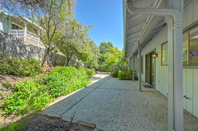 Building Photo - Beautiful 3-Bedroom Home in North Auburn's Sierra Foothills