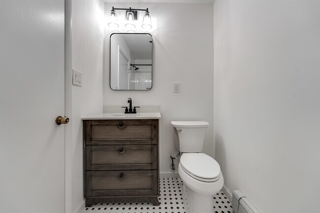 Building Photo - 813 Park Ave