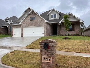 Building Photo - 8216 Poplar Dr