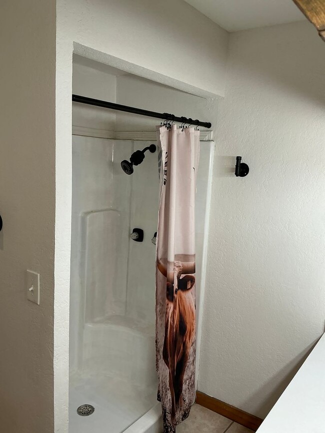 Building Photo - COMING SOON 4/2 with Acreage & BONUS SPACE