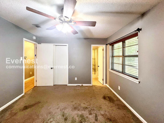 Building Photo - 903 Bristol Dr