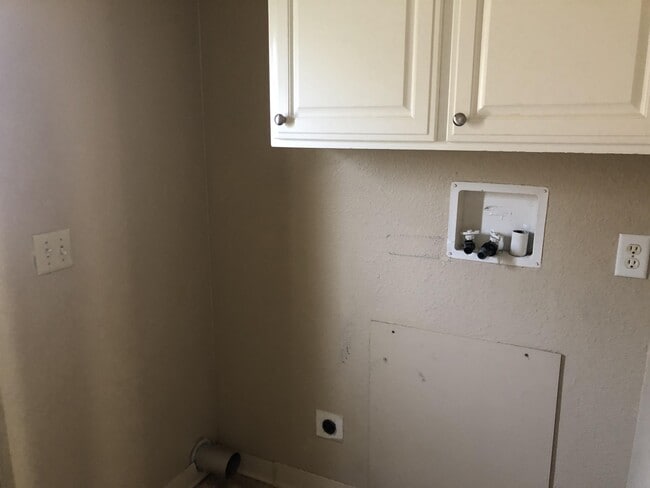 Building Photo - 167 W Rose St