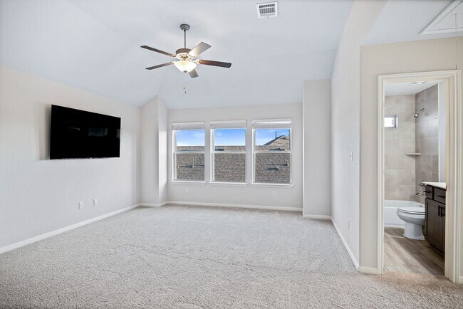 Building Photo - Amazing 5 Bedroom Home - Georgetown
