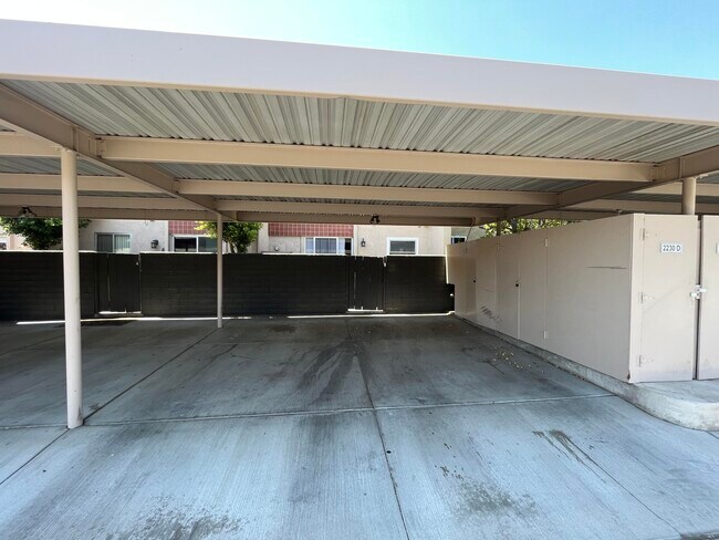 Building Photo - 2230 N Indian Canyon Dr