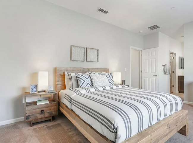 Building Photo - 1559 Hutchison Valley Dr