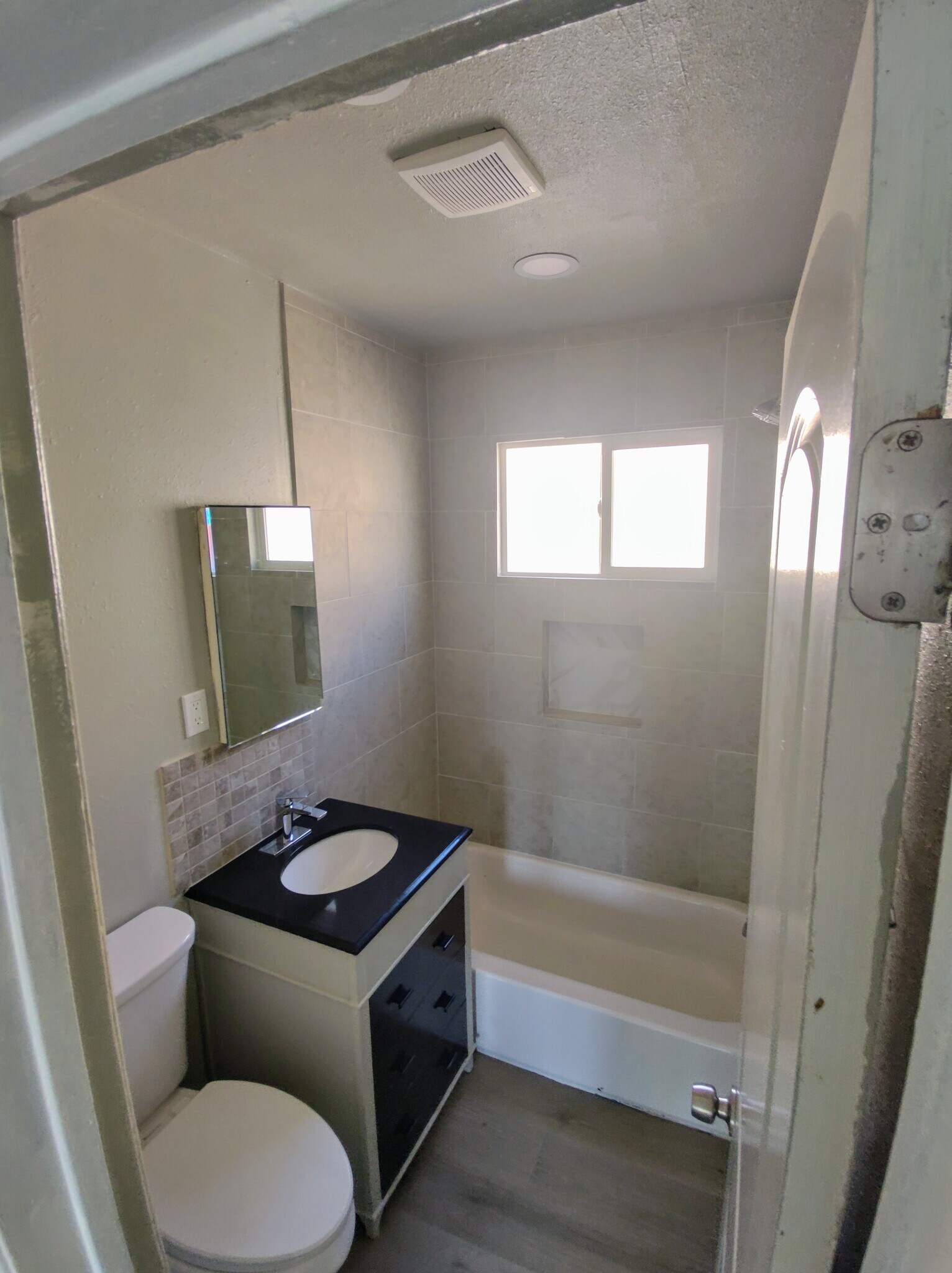 Building Photo - 720 W 47th St