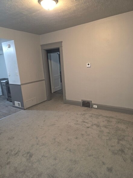 Building Photo - 650 E 130th St