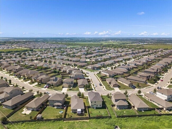 Building Photo - 519 Pinnacle Dr