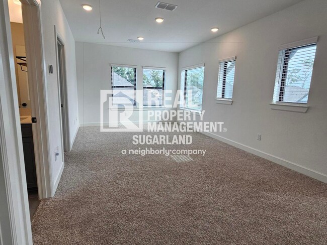 Building Photo - Move-In Ready Home in Sienna with Resort Amenities