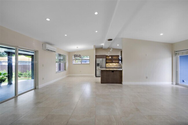Building Photo - 840 NE 159th St