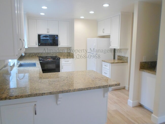 Building Photo - Remodeled Almaden Townhome in Great Location! Award Winning Schools! Central A/C!!