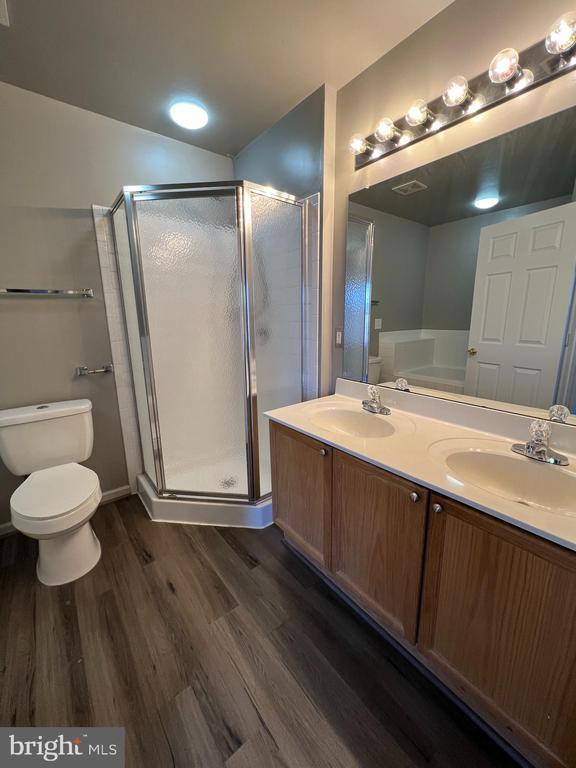 Building Photo - 522 Kyle Dr