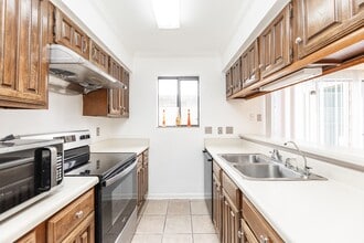 Building Photo - 2120 Wilcrest Dr