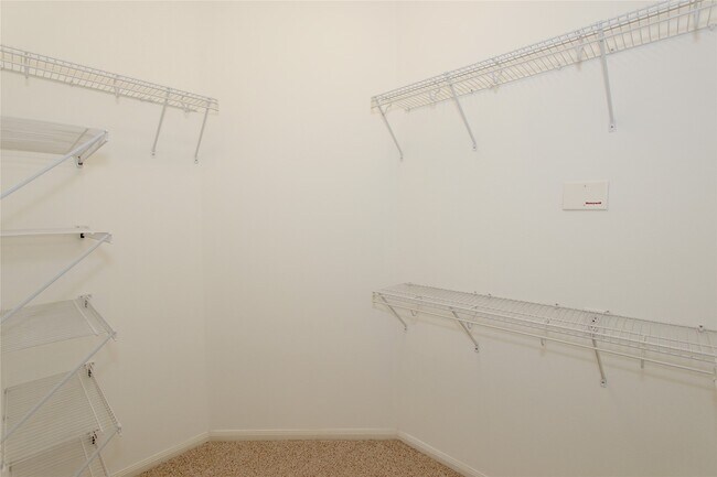 Building Photo - 2002 Lansing Cove Dr