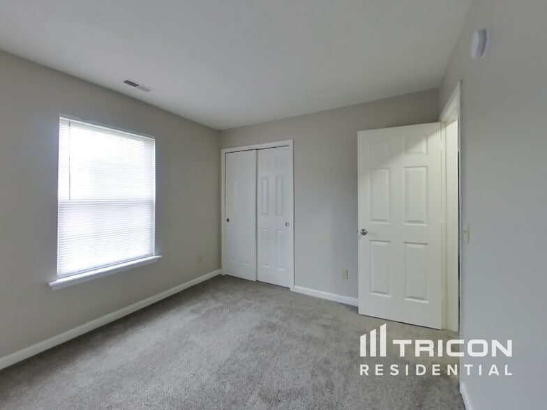 Building Photo - 625 Eastpointe Dr