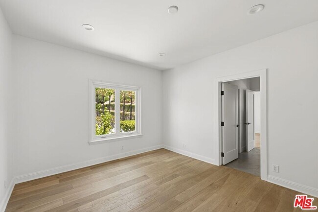 Building Photo - 16802 Cll De Sarah