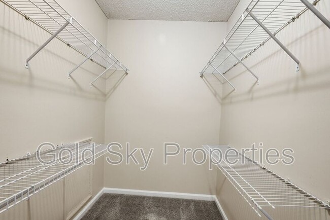 Building Photo - 124 Hall St