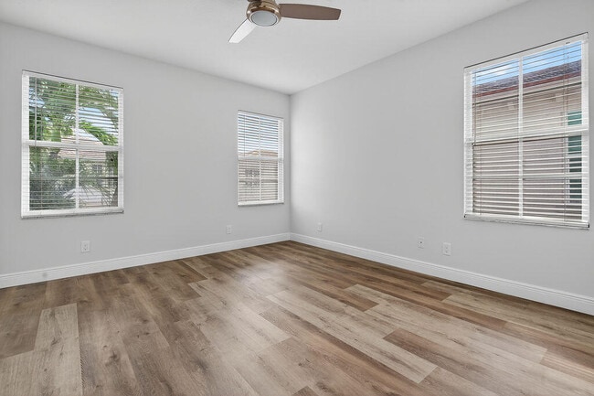 Building Photo - 318 September St