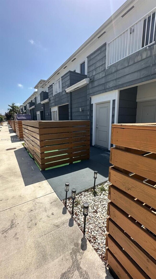 Building Photo - 25308 SW 135th Ave