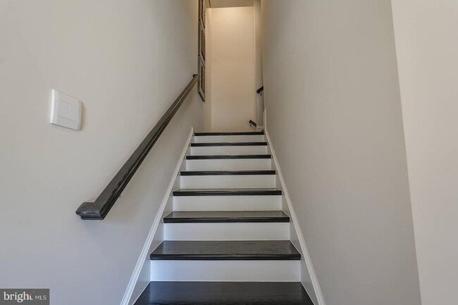 Primary Photo - 869 Amity St