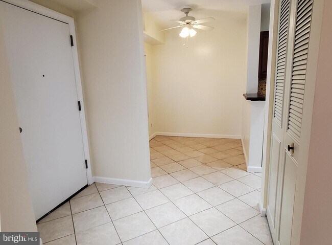 Building Photo - 6050 California Cir