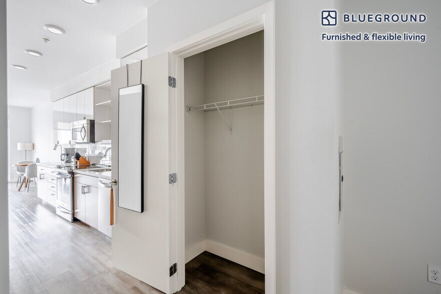 Building Photo - 285 8th Ave N