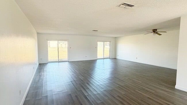 Building Photo - 5523 Westbrook Dr