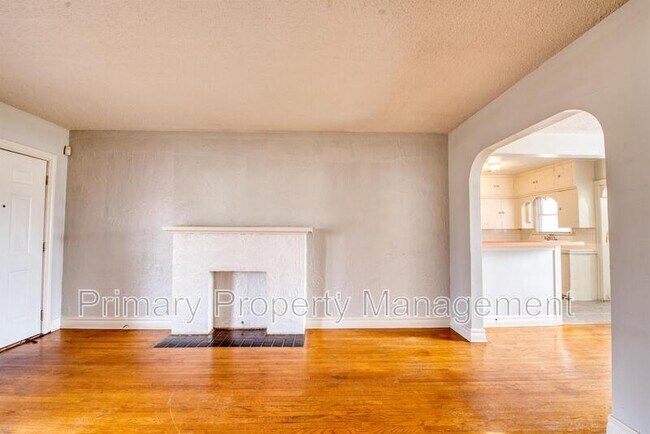 Building Photo - 1132 N St Clair Ave