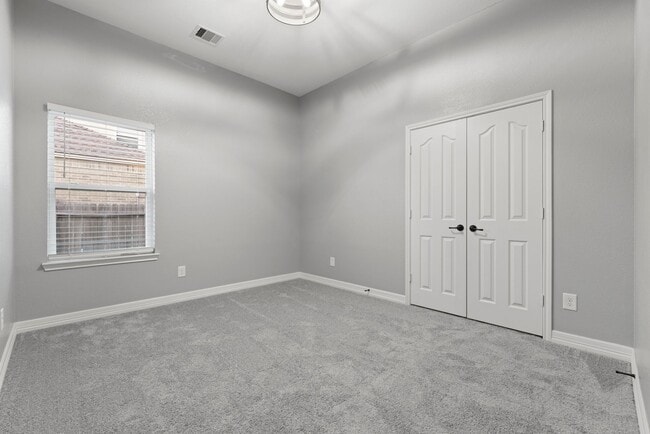 Building Photo - Stunning 4-bed, 4-bath Home in Auburn Lakes community!