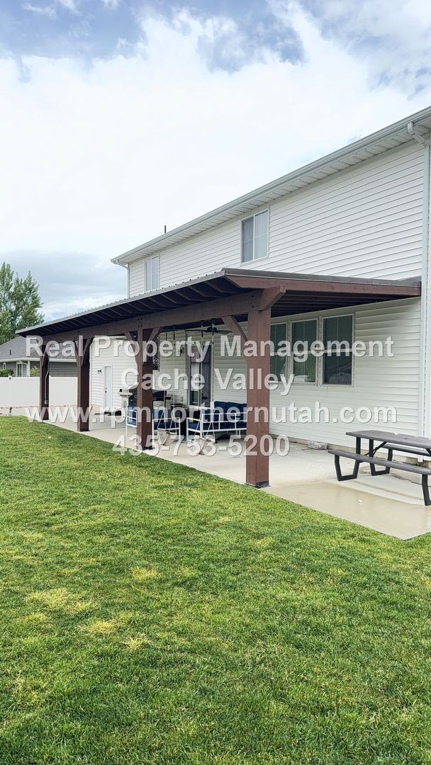 Building Photo - Stunning 5 bedroom home with office in Nibley! Available beginning of August!