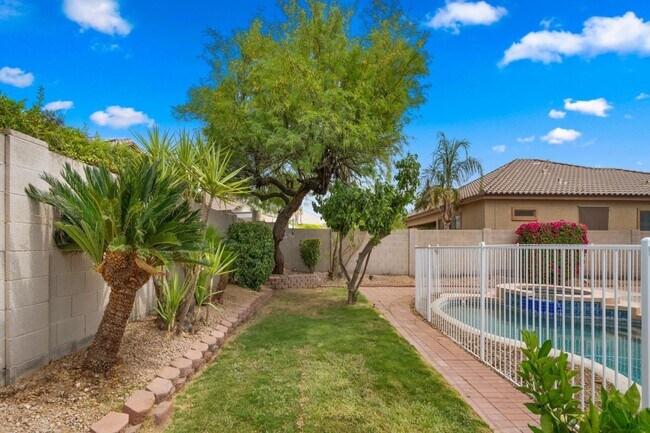Building Photo - 7798 E Buteo Dr