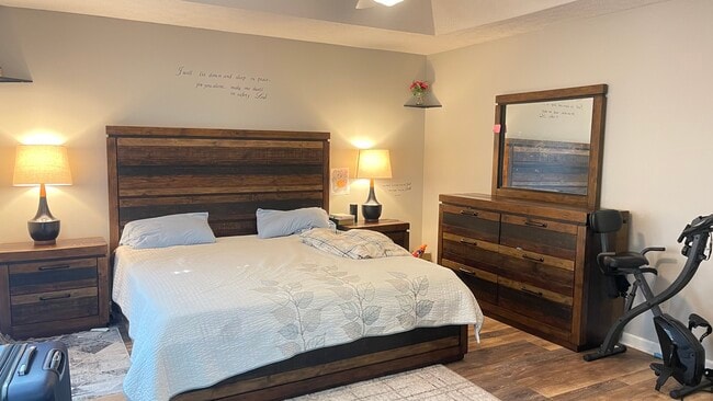 Building Photo - 6917 Minchew Ct